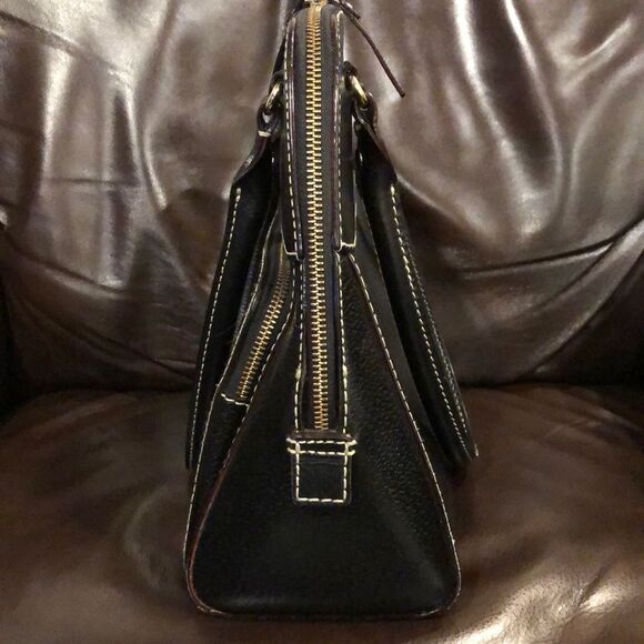KATE SPADE Black Leather and Gold Zipper Hand Bag - Picture 5 of 15